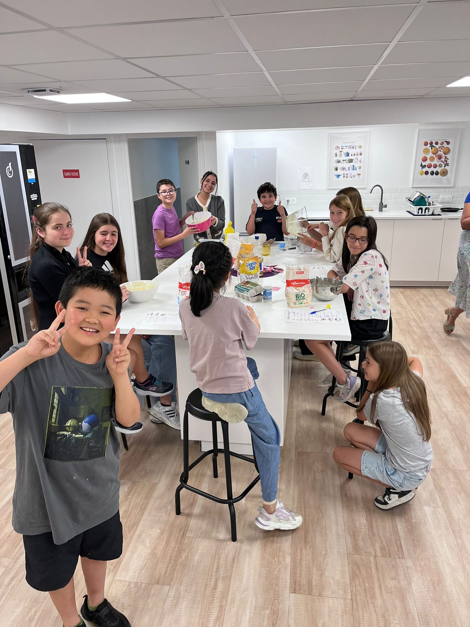 Niños en una clase intensiva de francés de 15h por la mañana en FAYLI en París